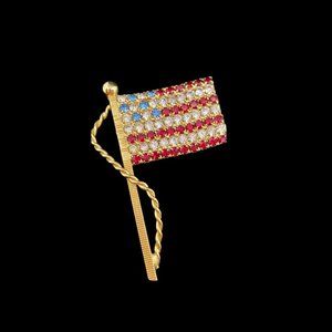 New Vintage Rhinestone American Flag Pin -NWOT